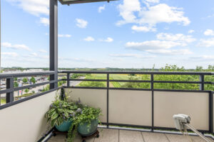 Großer Sonnenbalkon mit Weitblick